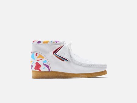 Clarks Originals Wallabee Boots NYC Limited Edition Men s White Combi Suede 26167978 Hot on Sale